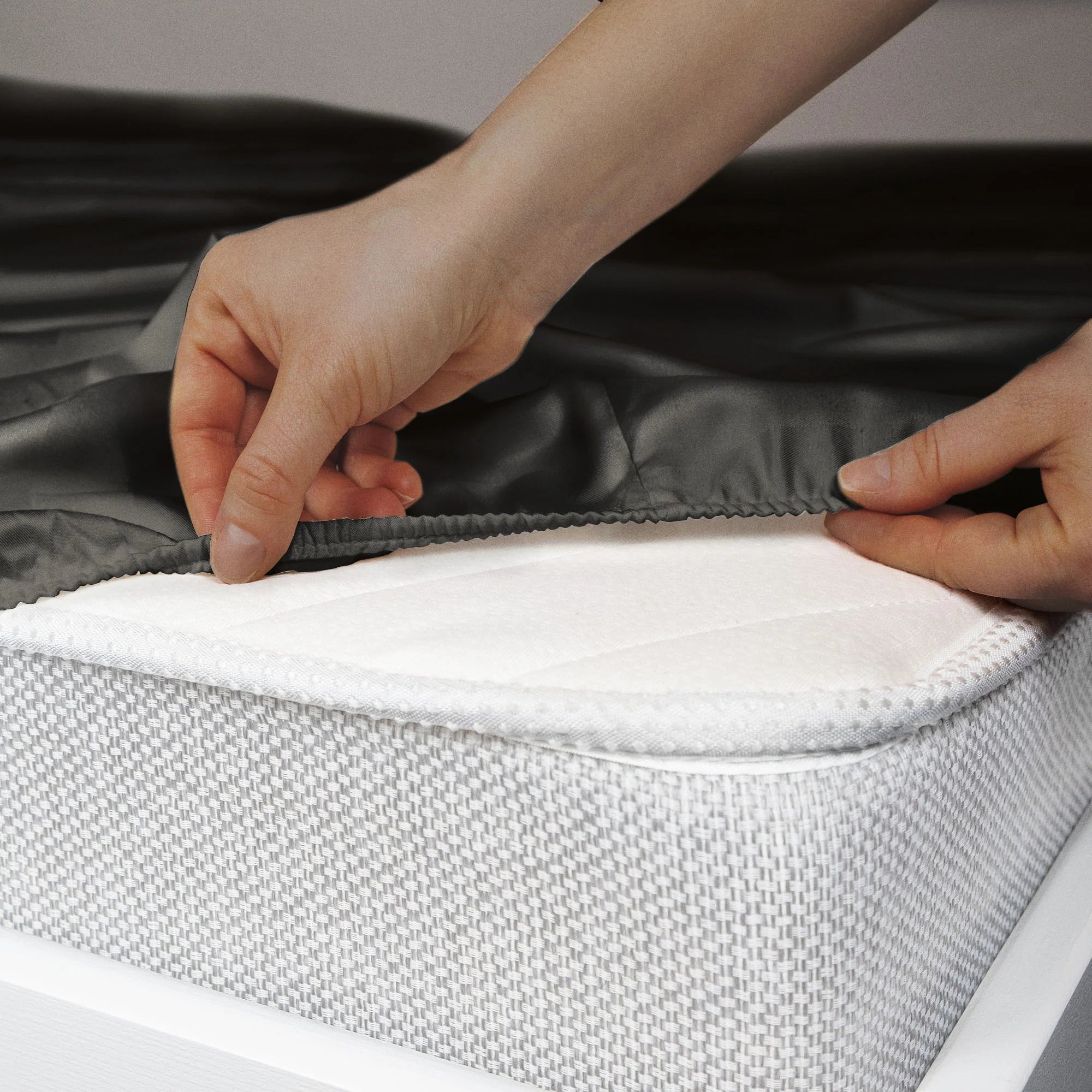 Midnight Darbar Fitted Silk Double Bedsheet