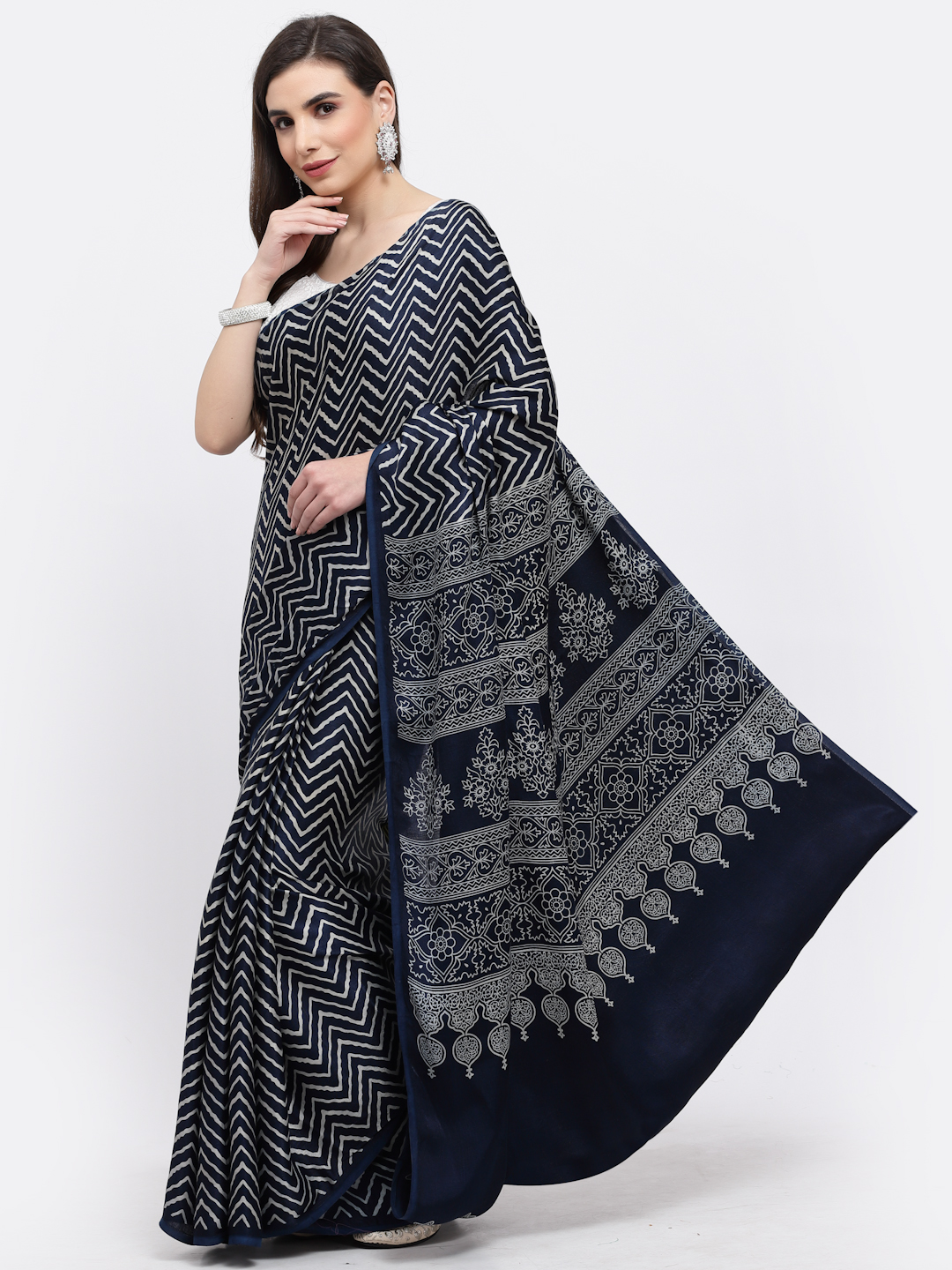 Women Zig Zag Print Silk Saree And Blouse Navy Blue with Unstitched