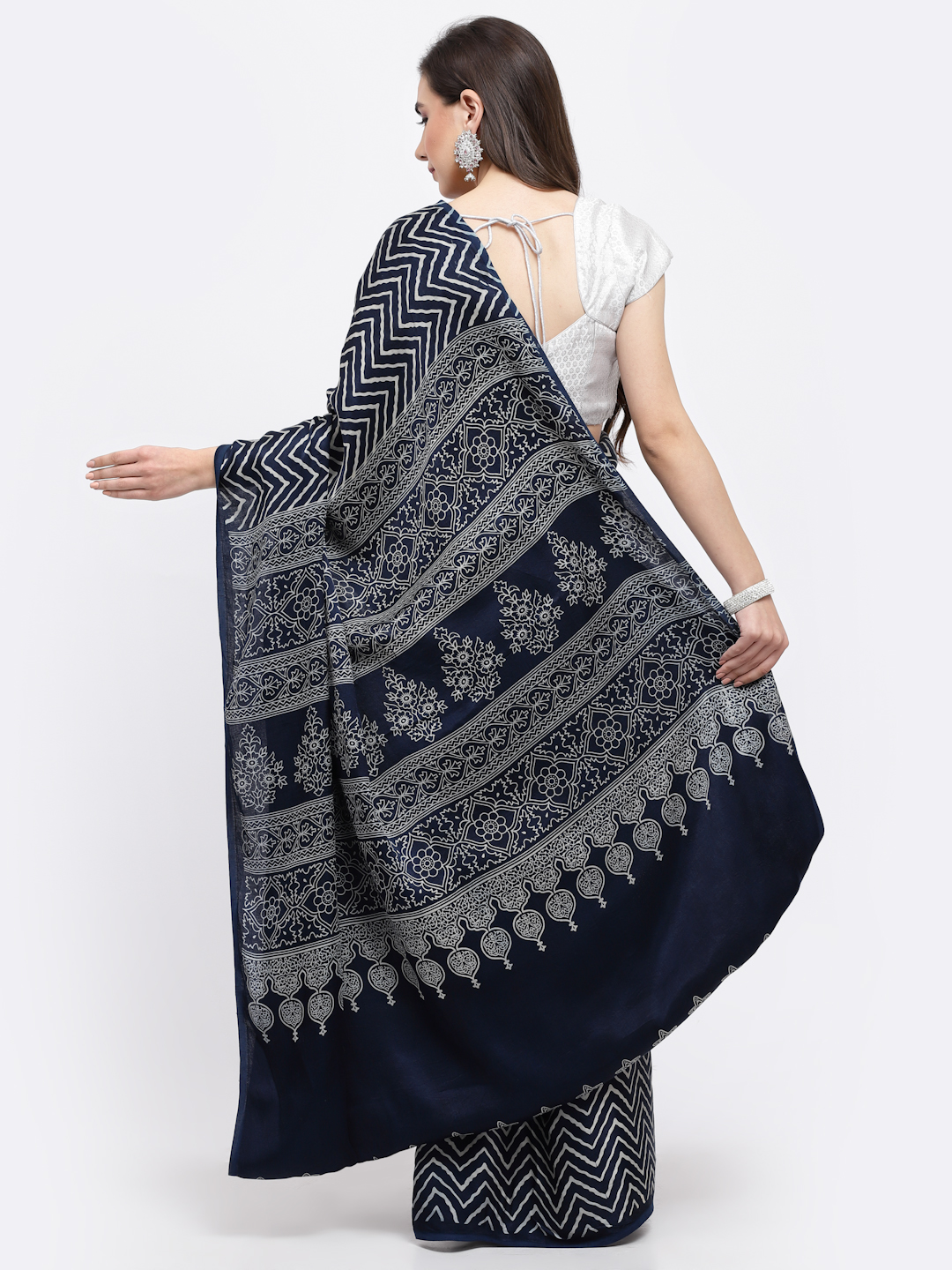 Women Zig Zag Print Silk Saree And Blouse Navy Blue with Unstitched