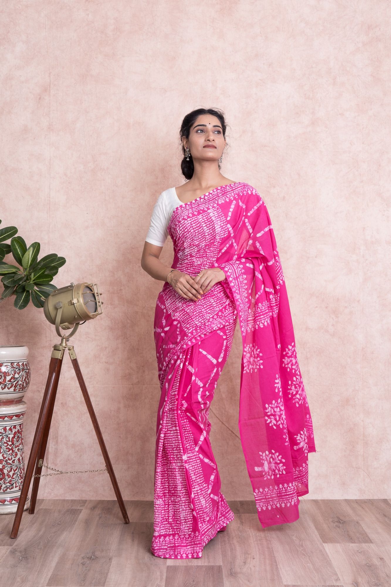 Women Batik Print Geometric Cotton Mulmul Saree with Unstitched Blouse - Pink