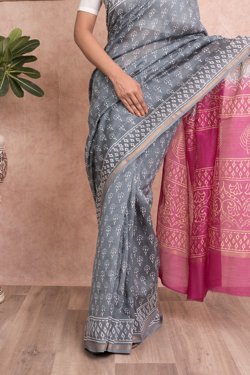 Chanderi Silk Booti Pattern Chanderi Silk Saree with Unstitched Blouse - Grey And Pink