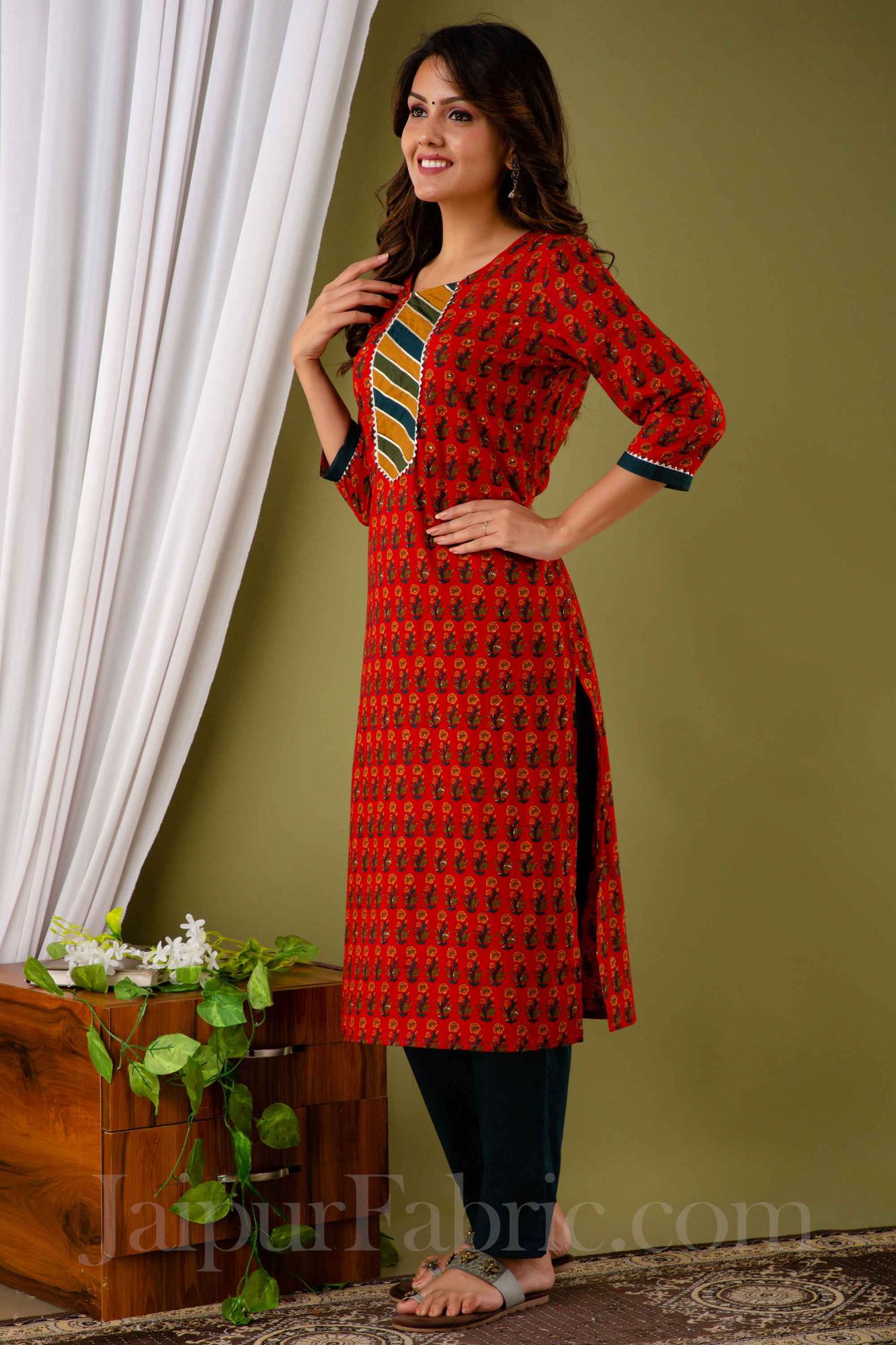Women Red Cotton Floral Print Kurti with Pant