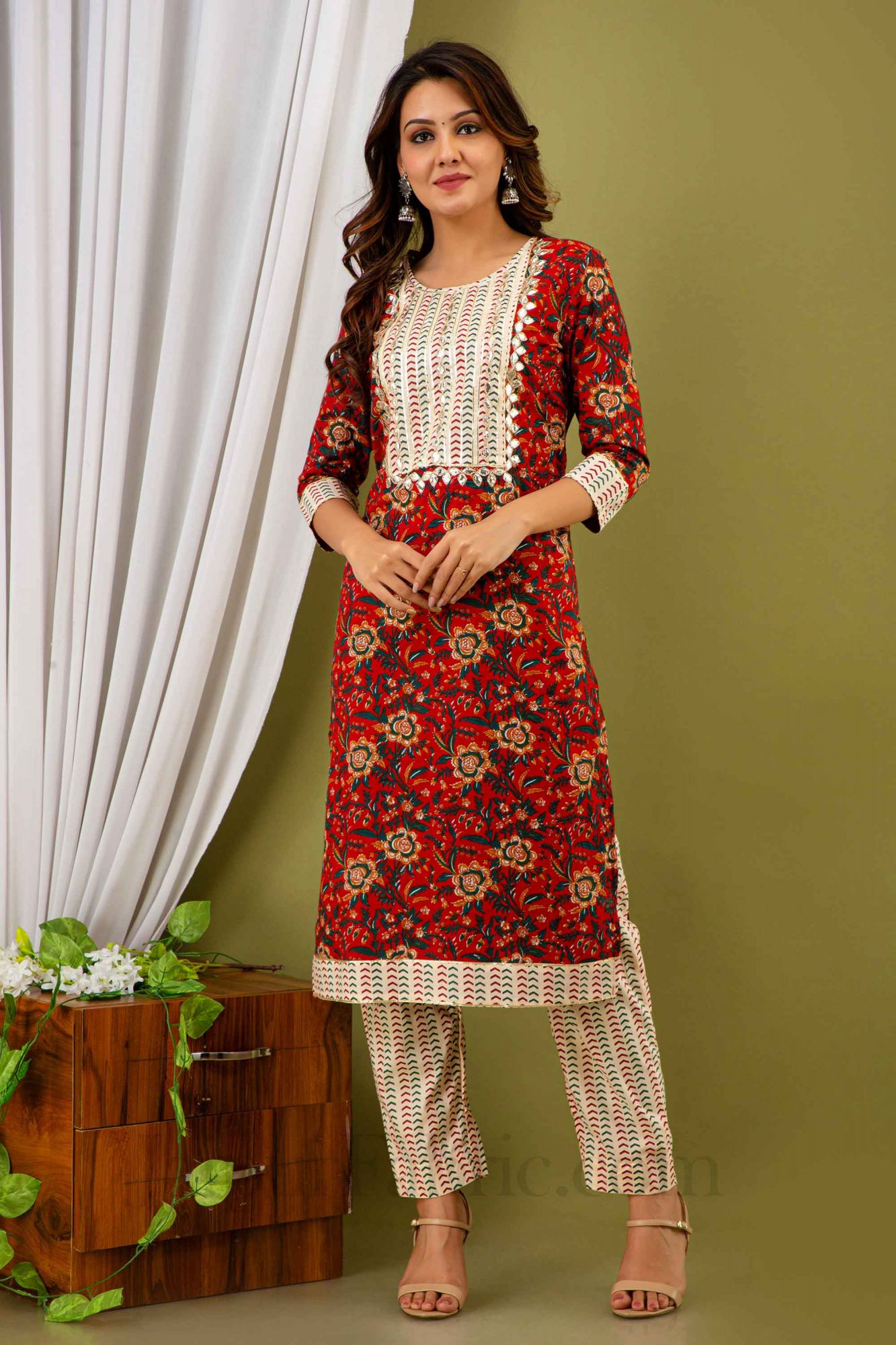 NEW PRESENR ROUND KURTI at Rs.300/Piece in surat offer by yct shopping