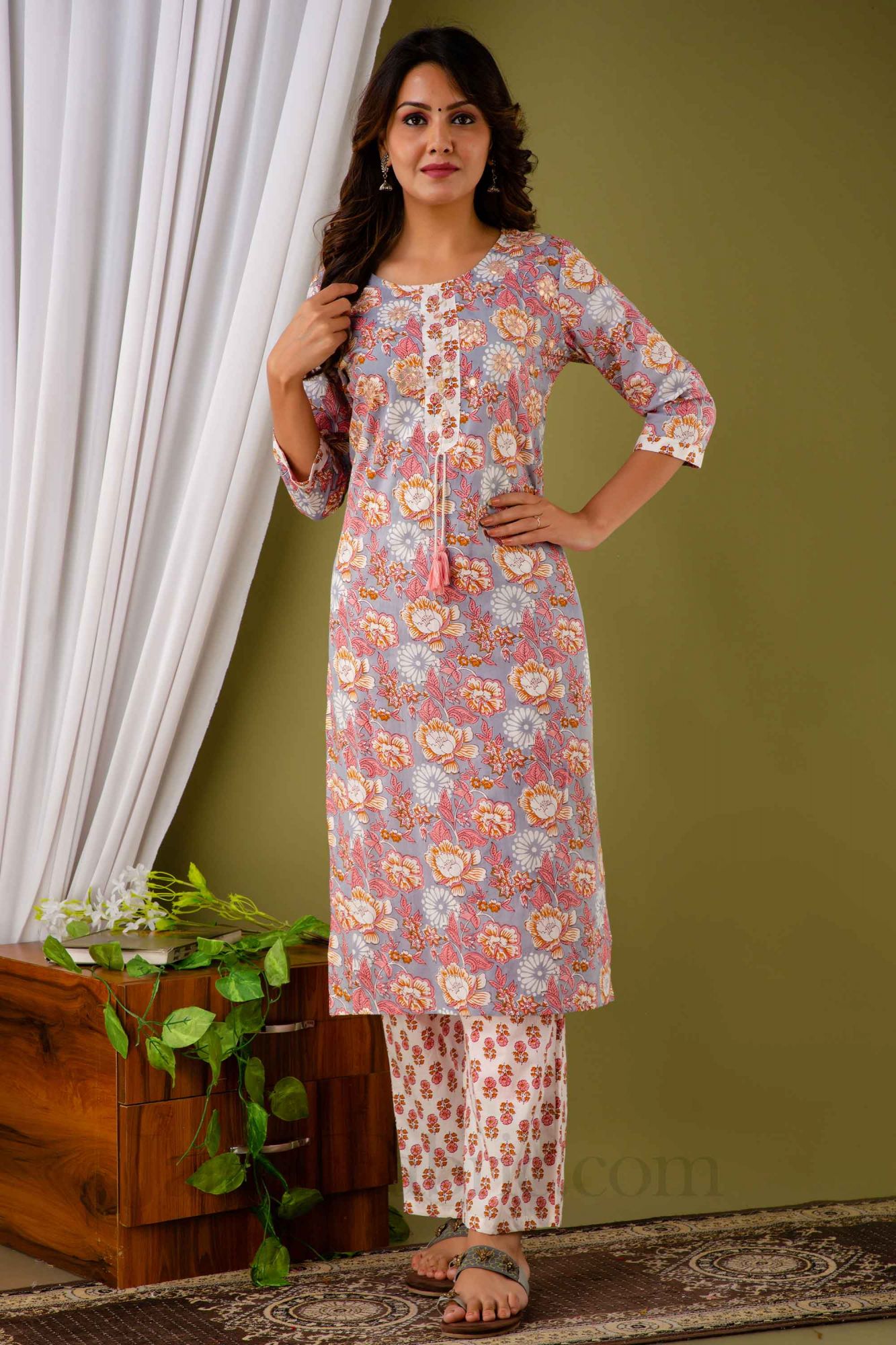 Women Colorful Foral Cotton Kurti with Pant