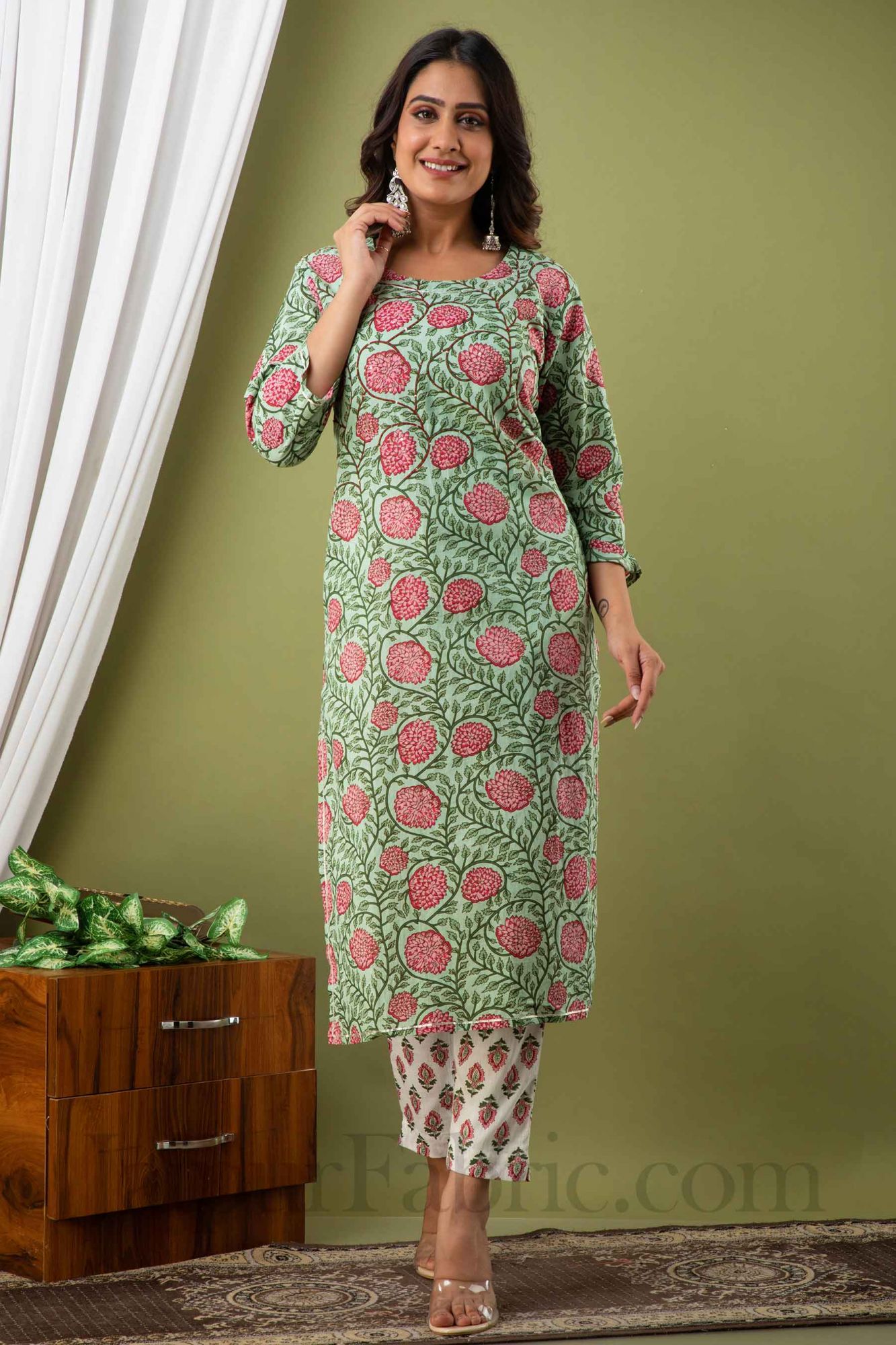 Women Green Floral Print Cotton Kurti with Pant & Dupatta