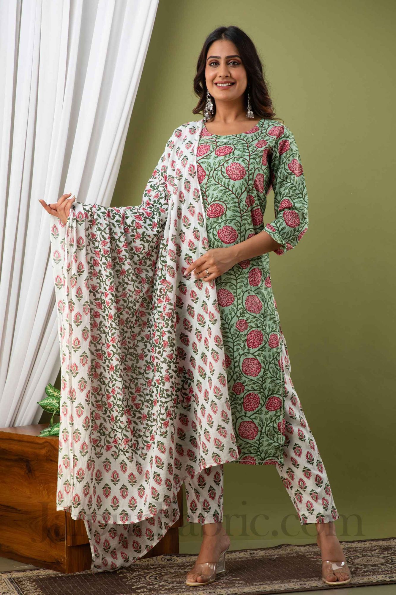 Women Green Floral Print Cotton Kurti with Pant & Dupatta
