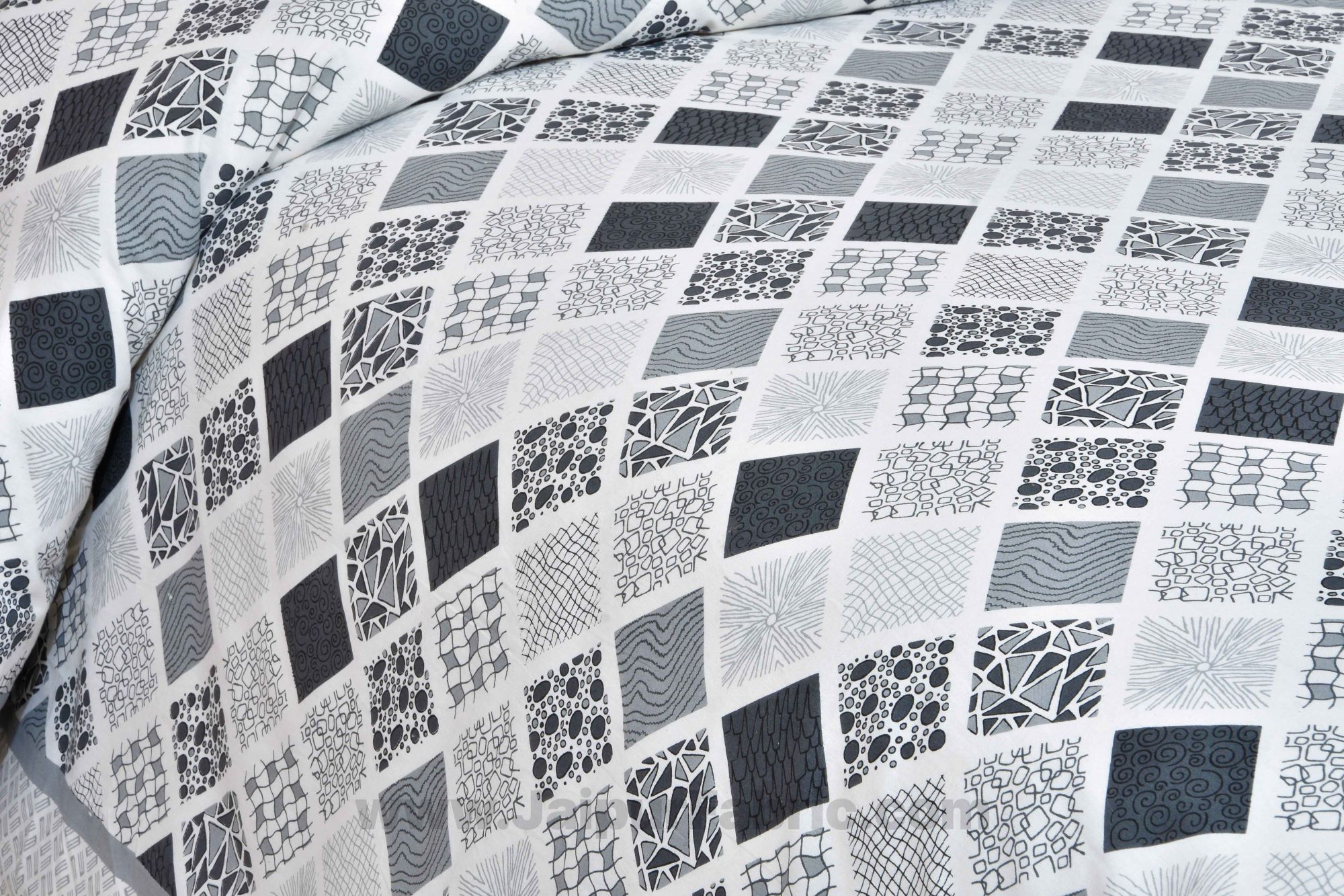 Geometric Kite Silver Cotton King Size Bedsheet